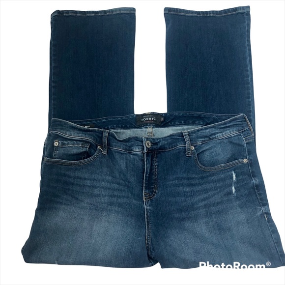 Torrid Slim Boot Distressed Strerch Jeans Short A9
